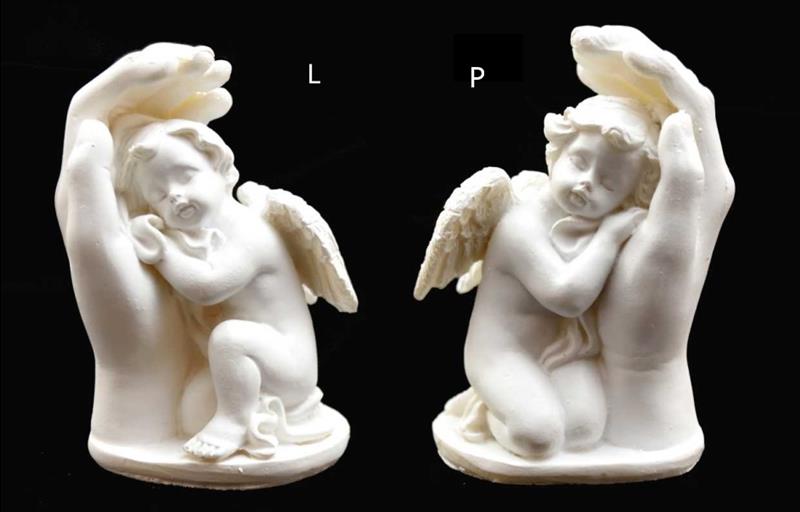 Andělíček v dlani  8,5 x 5,5 x 4 cm soška anděla bílý polyresin